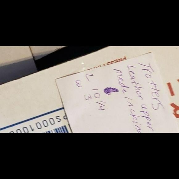 Trotters Beige Leather Upper Slide On Shoes - Picture 8 of 8